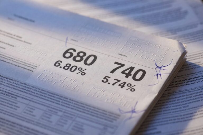 Comparison chart showing mortgage rate differences between 680 and 740 credit scores