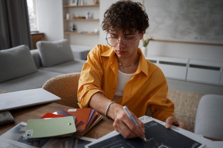 Should You Use a Digital Loan to Pay Off Student Debt or a Refinancing Platform?