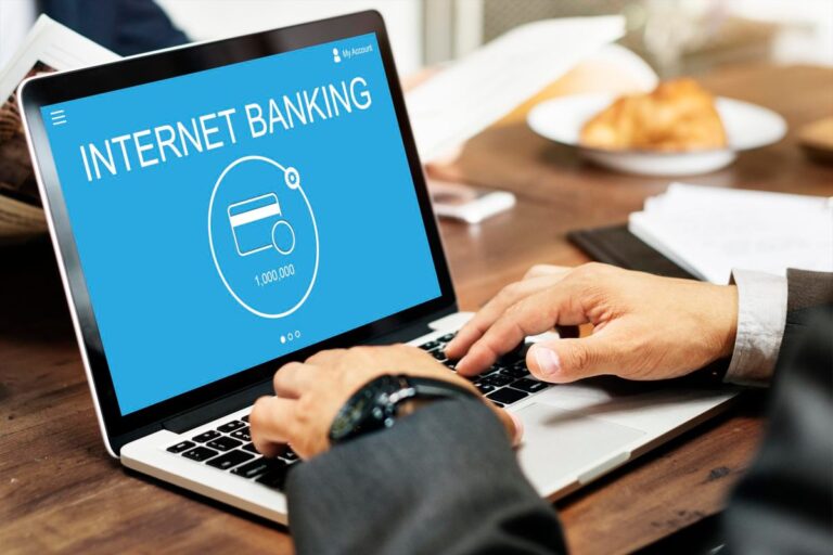 Comparison chart of digital lending platforms and traditional banks for borrowers with high debt-to-income ratios