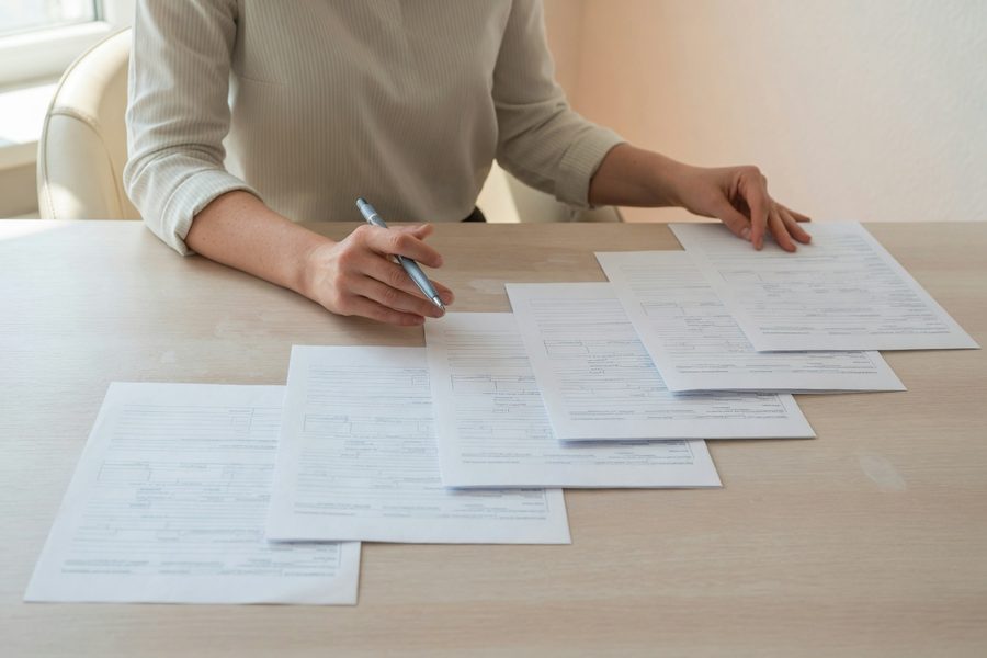 Infographic illustrating the seven steps to compare loan costs before borrowing