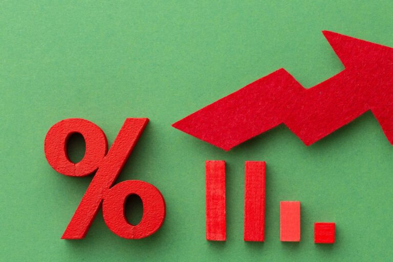 Comparison of mortgage rates for repeat homebuyers and first-time buyers showing interest rate differences